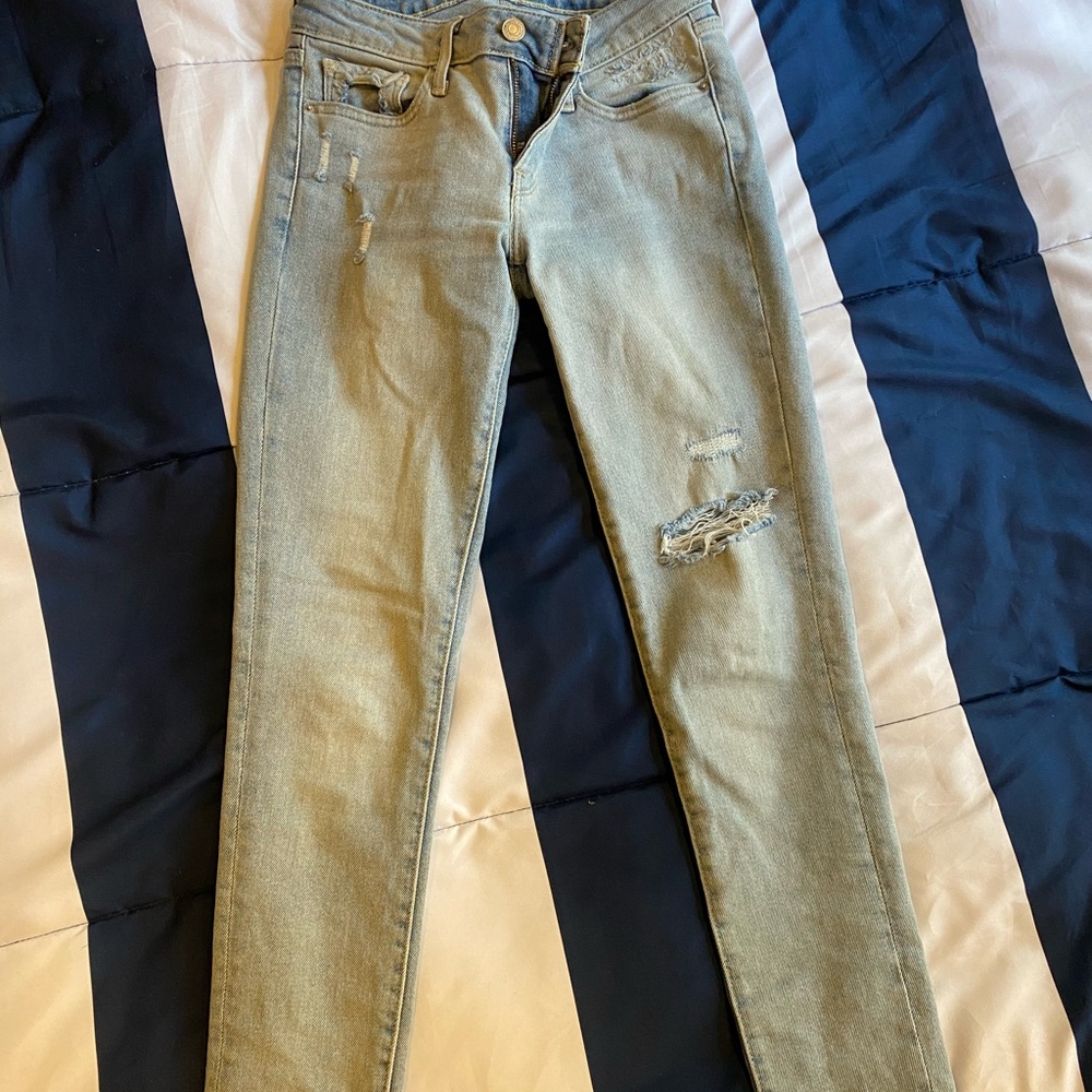 Light washed Levi Jeans